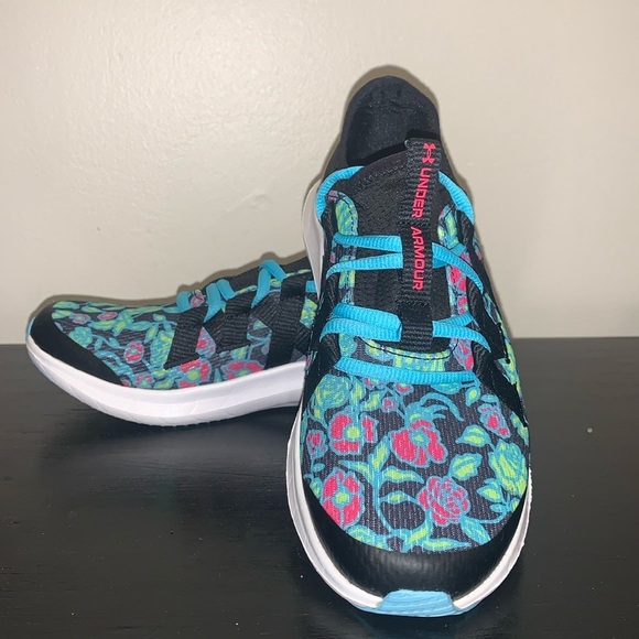 Black Floral Under Armour Infinity 3 Tennis Size 4 - Picture 1 of 10